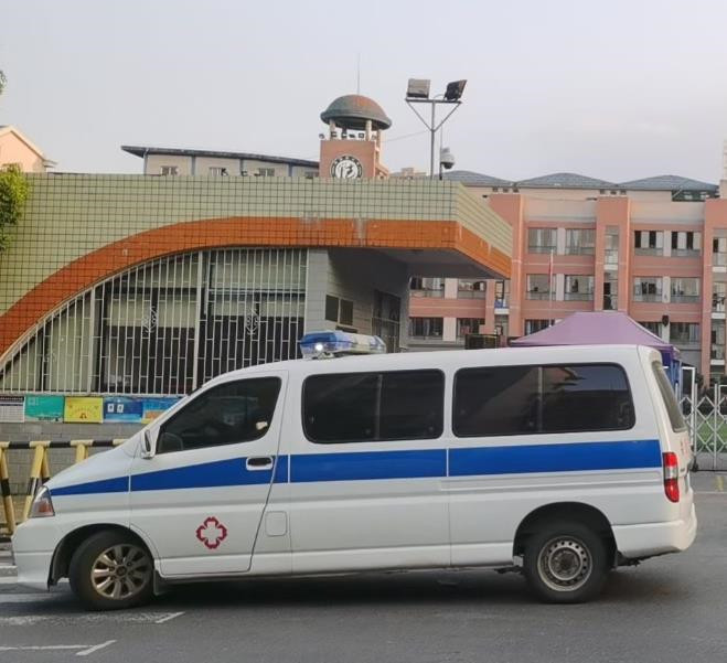 镇原救护车出租护送骨折病人一公里多少钱